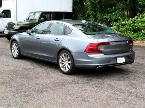 2017 Volvo S90 T6 Momentum