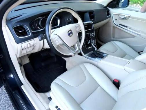 2016 Volvo V60 T5 Drive-E Premier