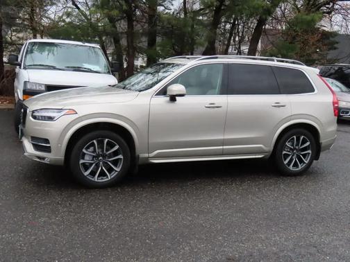 Tan 2018 Volvo XC90 T6 Momentum