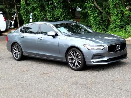 2018 Volvo S90 T5 Momentum