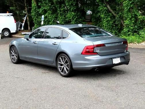 2018 Volvo S90 T5 Momentum
