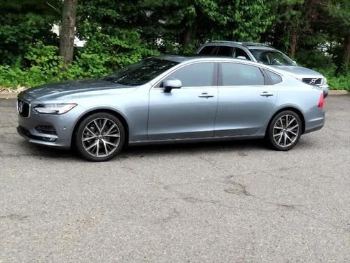 2018 Volvo S90 T5 Momentum