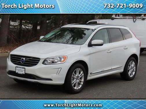 White 2015 Volvo XC60 T5
