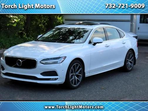 2019 Volvo S90 T6 Momentum