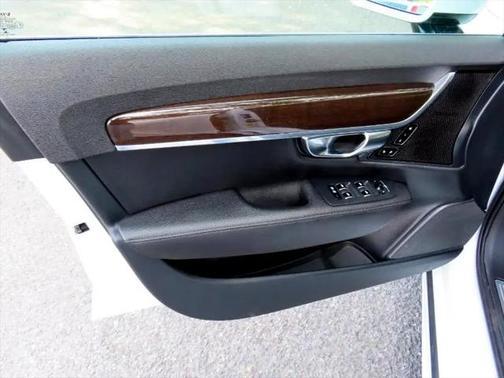 2019 Volvo S90 T6 Momentum