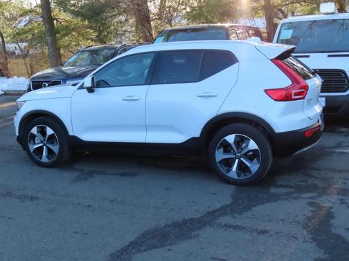 2021 Volvo XC40 T5 Momentum