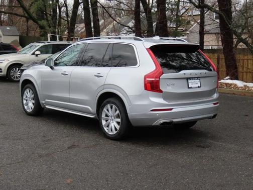 2018 Volvo XC90 T6 Momentum