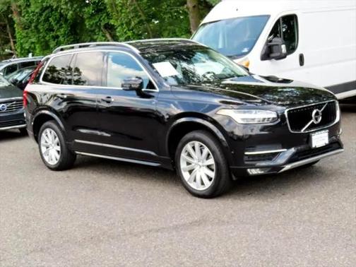 2016 Volvo XC90 T6 Momentum