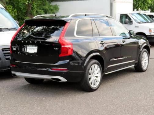 2016 Volvo XC90 T6 Momentum
