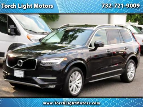 2016 Volvo XC90 T6 Momentum