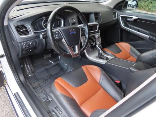 2018 Volvo V60 Cross Country T5