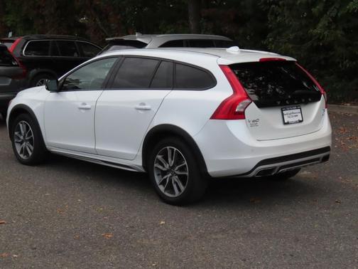 2018 Volvo V60 Cross Country T5