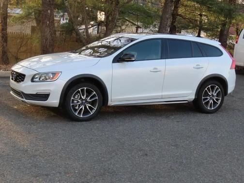 2018 Volvo V60 Cross Country T5