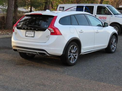 2018 Volvo V60 Cross Country T5