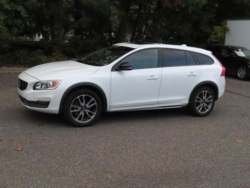 2018 Volvo V60 Cross Country T5
