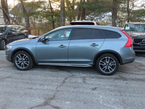 2017 Volvo V60 Cross Country T5