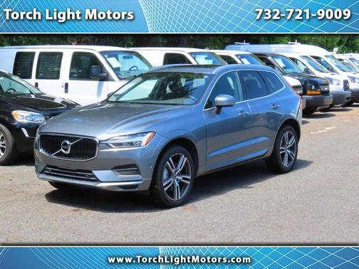 Gray 2019 Volvo XC60 T6 Momentum