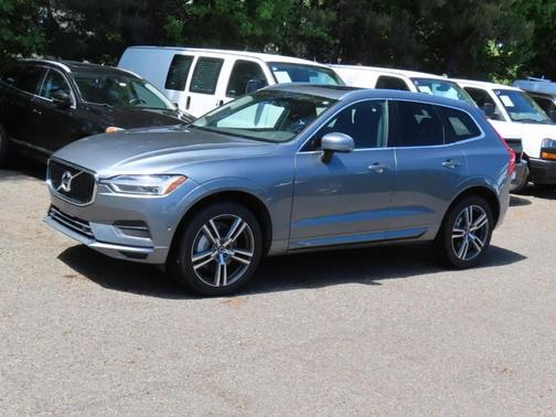 Gray 2019 Volvo XC60 T6 Momentum