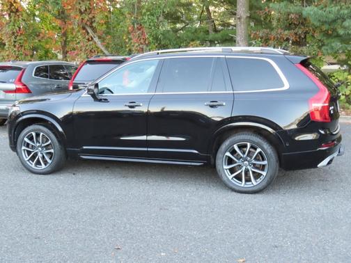 2017 Volvo XC90 T6 Momentum