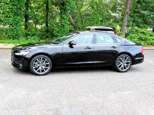 2017 Volvo S90 T5 Momentum