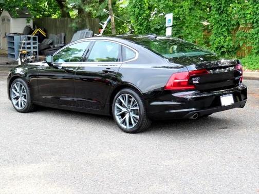 2017 Volvo S90 T5 Momentum
