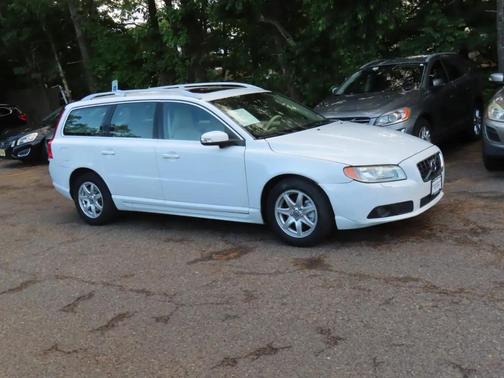White 2010 Volvo V70 3.2