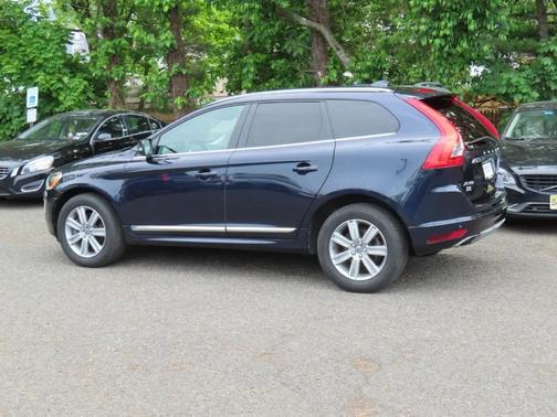 Blue 2017 Volvo XC60 T5 Inscription