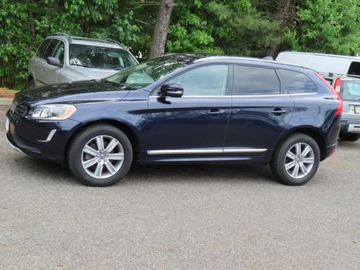 Blue 2017 Volvo XC60 T5 Inscription