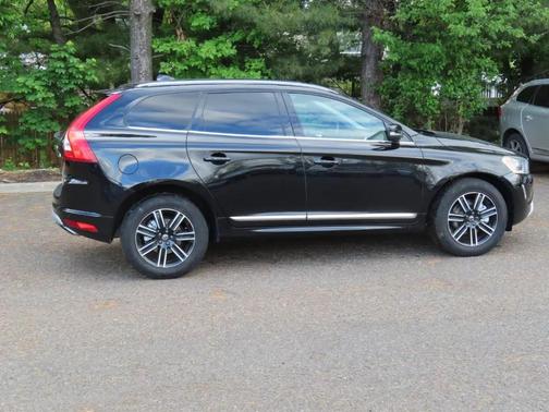 Black 2017 Volvo XC60 T5 Dynamic