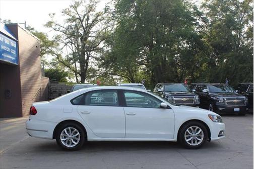 2018 Volkswagen Passat 2.0T R-Line
