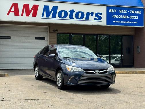 Parisian Night Pearl 2017 Toyota Camry LE