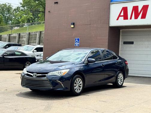 Parisian Night Pearl 2017 Toyota Camry LE