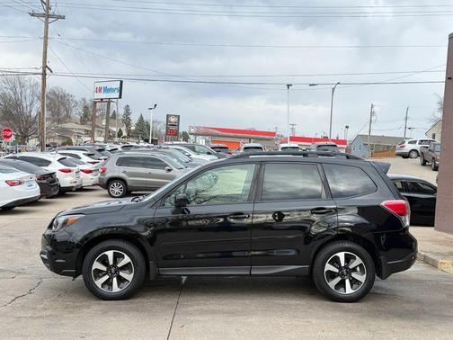 Crystal Black Silica 2018 Subaru Forester 2.5i Premium