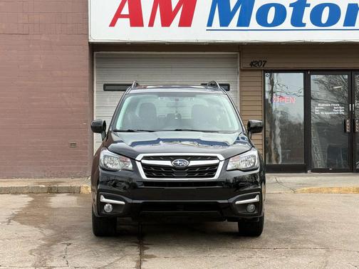 Crystal Black Silica 2018 Subaru Forester 2.5i Premium