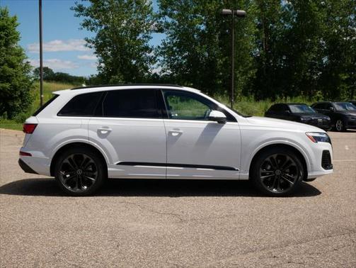2025 Audi Q7 55 Premium Plus