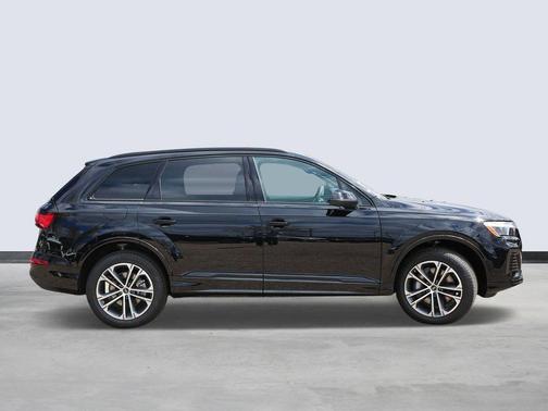 Mythos Black Metallic 2026 Audi Q7 45 Premium
