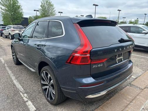2023 Volvo XC60 B5 Ultimate Bright Theme