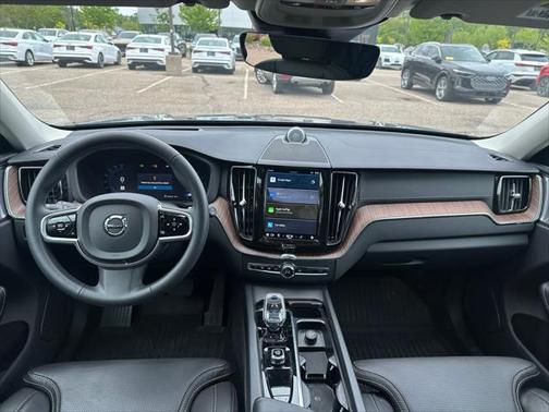 2023 Volvo XC60 B5 Ultimate Bright Theme