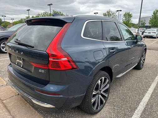 2023 Volvo XC60 B5 Ultimate Bright Theme