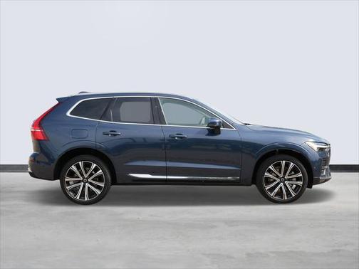 2023 Volvo XC60 B5 Ultimate Bright Theme