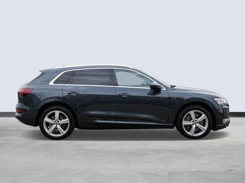 2019 Audi e-tron Premium Plus