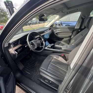 2019 Audi e-tron Premium Plus