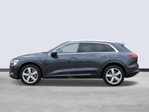 2019 Audi e-tron Premium Plus