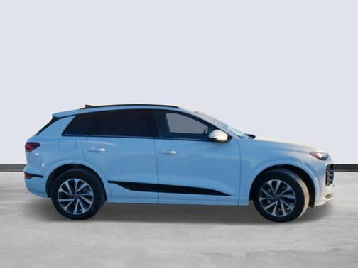 2025 Audi Q6 e-tron Premium Plus quattro