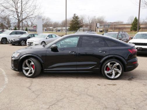 Mythos Black Metallic 2024 Audi SQ8 4.0T Prestige