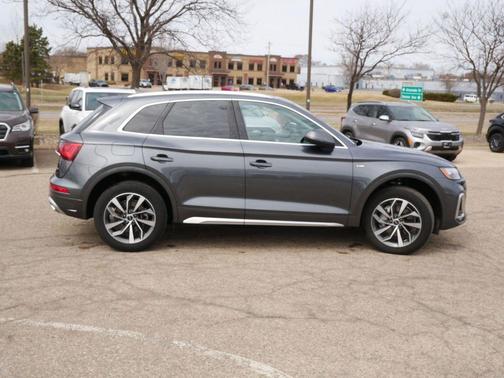 Daytona Gray Pearl Effect 2024 Audi Q5 45 S line Premium