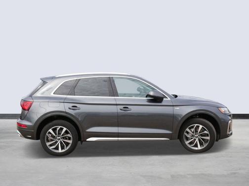Daytona Gray Pearl Effect 2024 Audi Q5 45 S line Premium