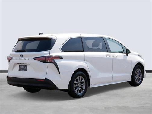 2021 Toyota Sienna LE