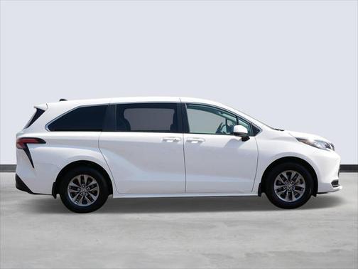 2021 Toyota Sienna LE