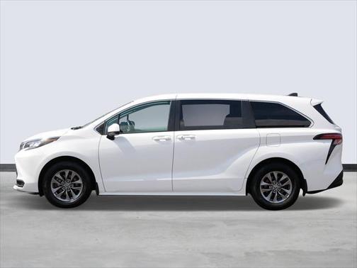 2021 Toyota Sienna LE
